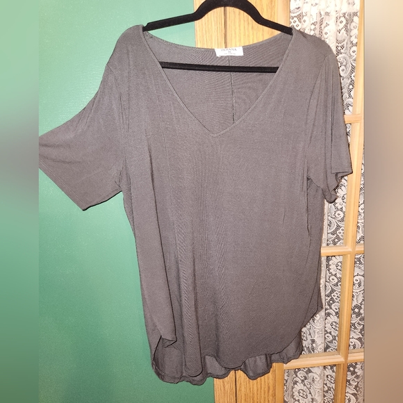 Tops - Zenana XL gray top